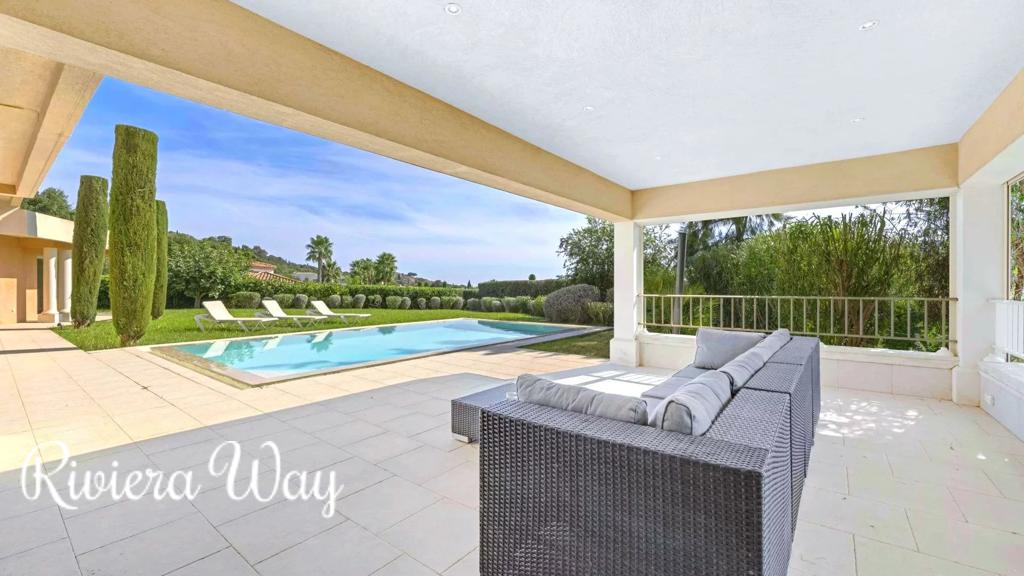 8 room villa in Cavalaire-sur-Mer, photo #5, listing #104236272