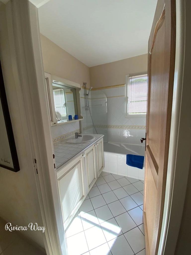 Apartment in Antibes, photo #3, listing #104189778