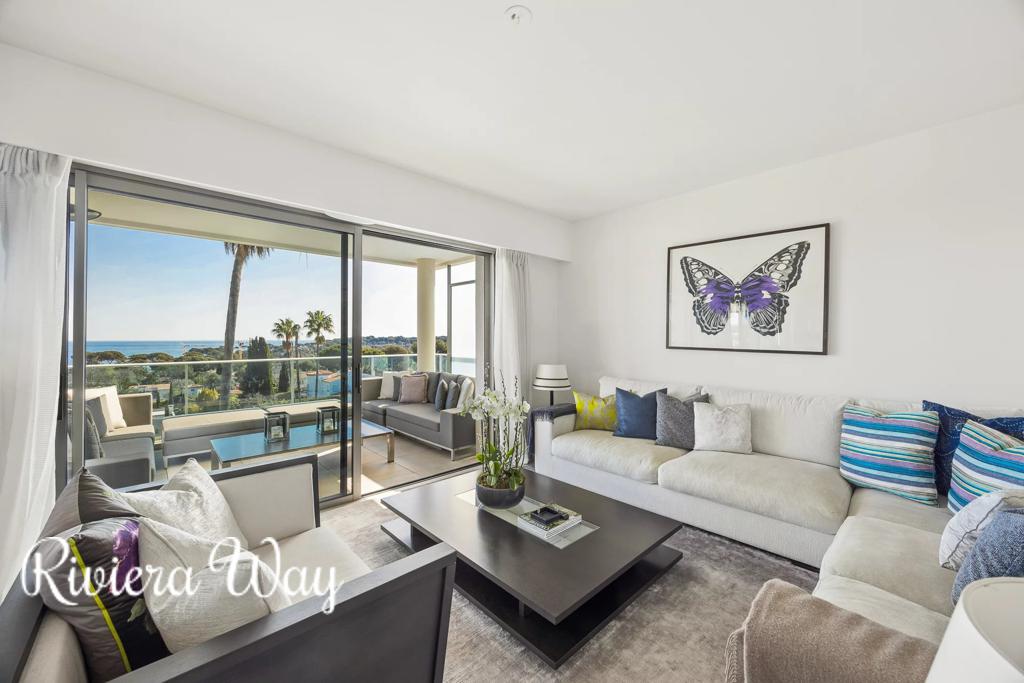4 room apartment in Antibes, photo #8, listing #106015896