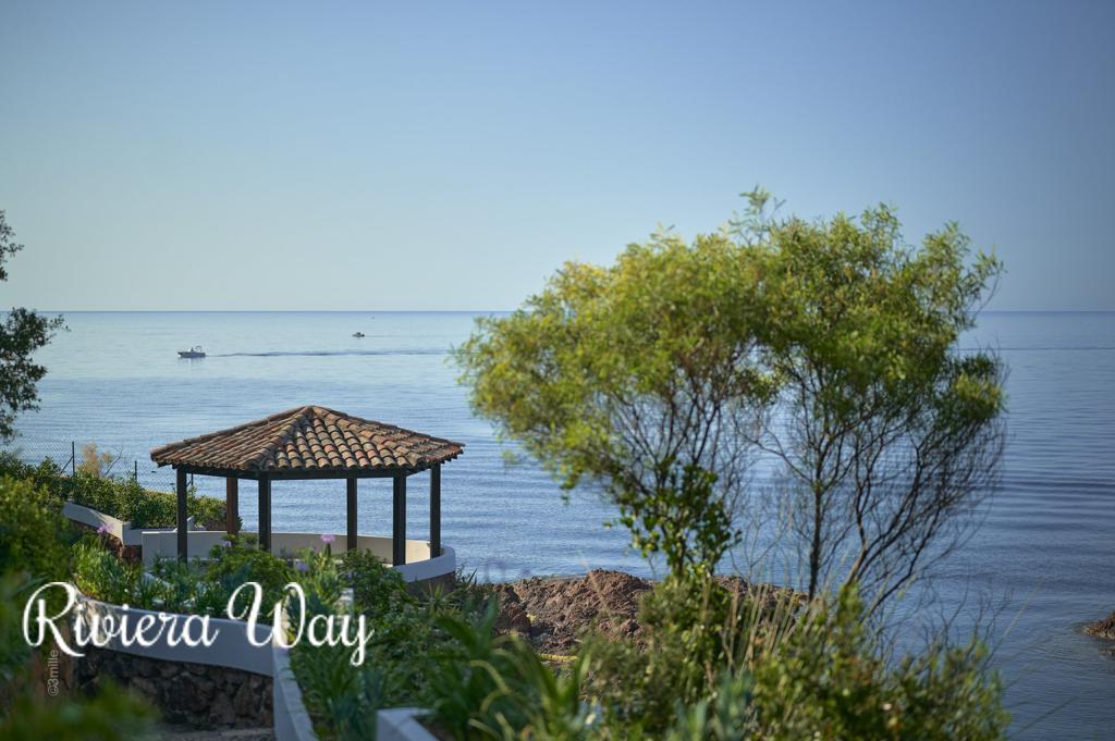 8 room villa in Agay, photo #5, listing #86857428