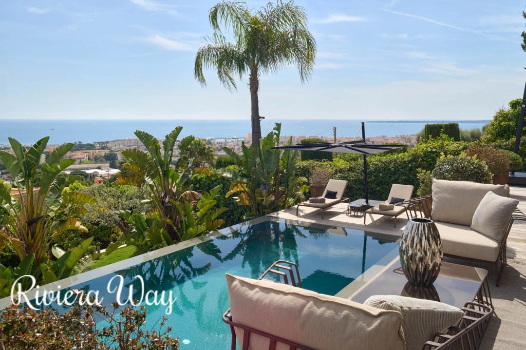 9 room villa in Golf Juan, photo #1, listing #102741996