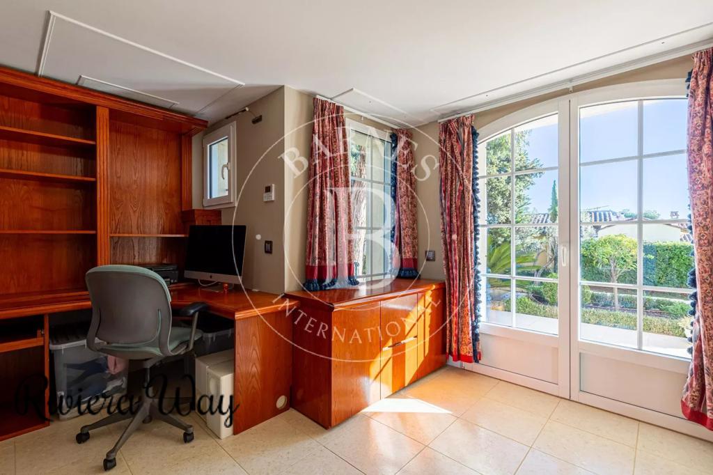 6 room villa in Antibes, photo #10, listing #98004900