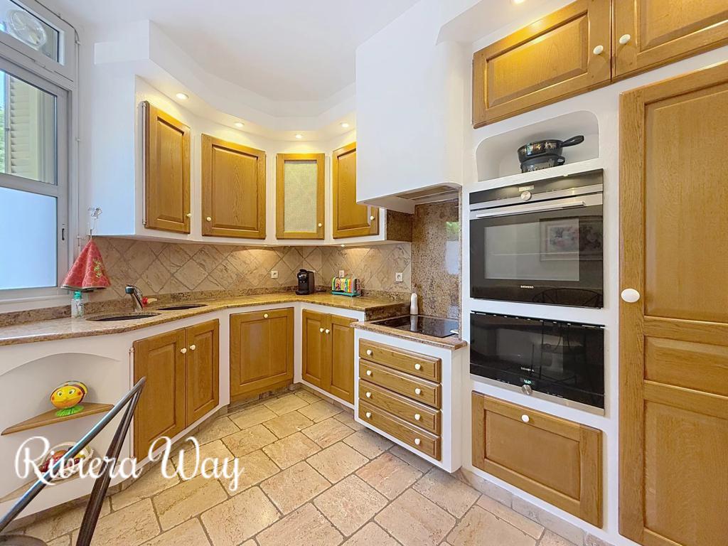 5 room apartment in Cannes, photo #8, listing #103135242
