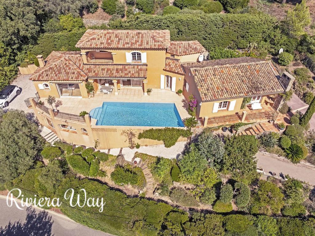 Villa in La Croix-Valmer, photo #2, listing #106343118