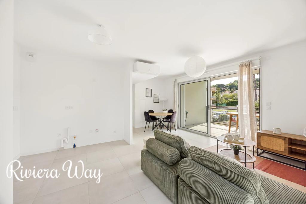 3 room apartment in Antibes, photo #7, listing #106016400