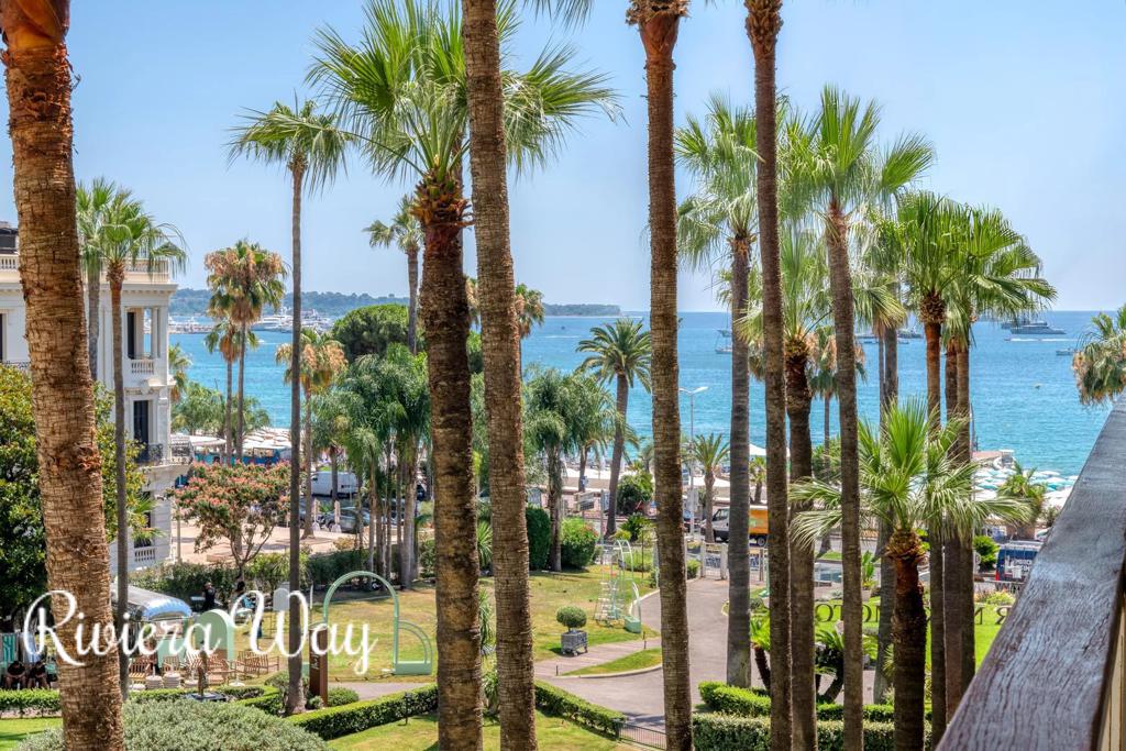 4 room apartment in Cannes, photo #2, listing #106609020