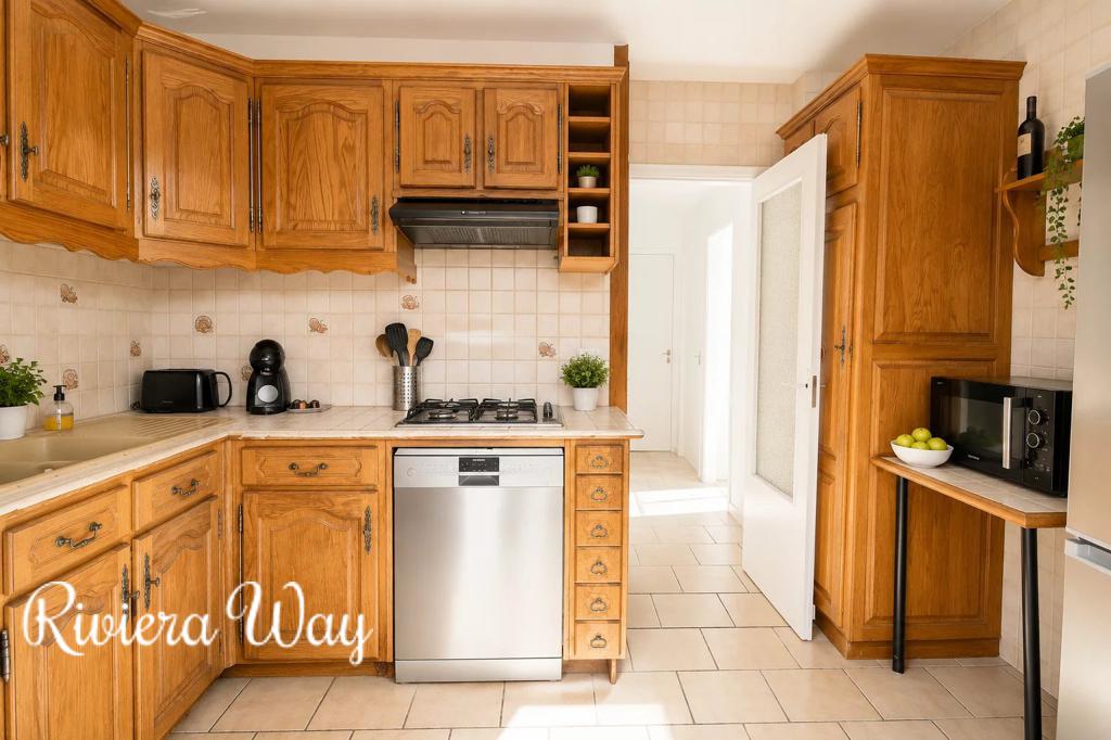 4 room apartment in Fabron, photo #8, listing #105042966