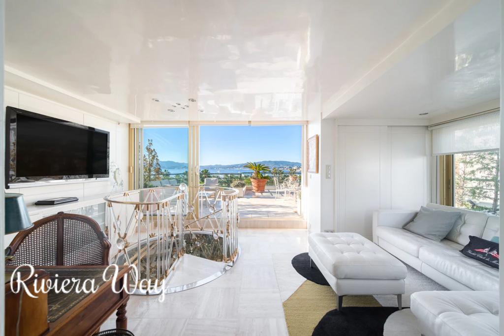4 room apartment in Cannes, photo #10, listing #105139692