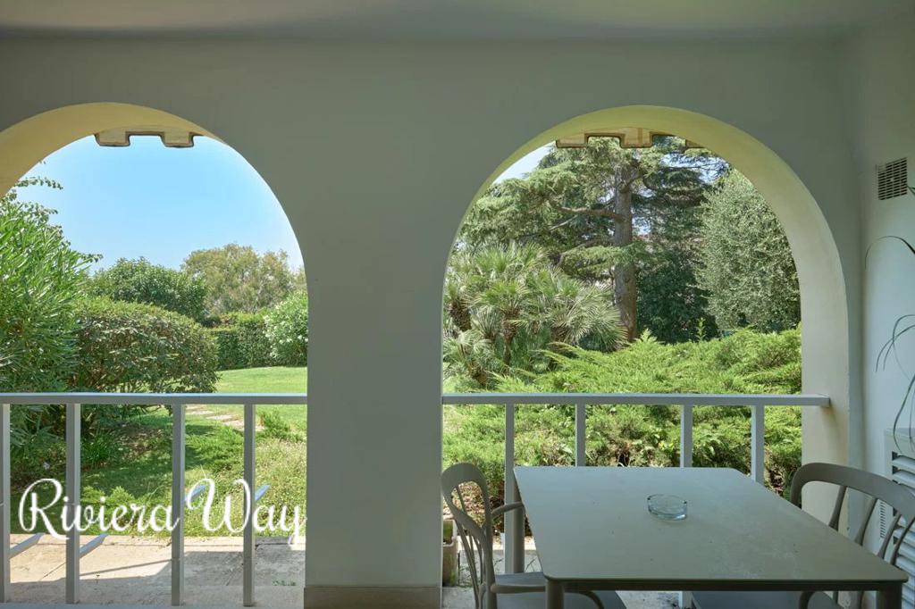 2 room apartment in Cannes, photo #2, listing #106636572