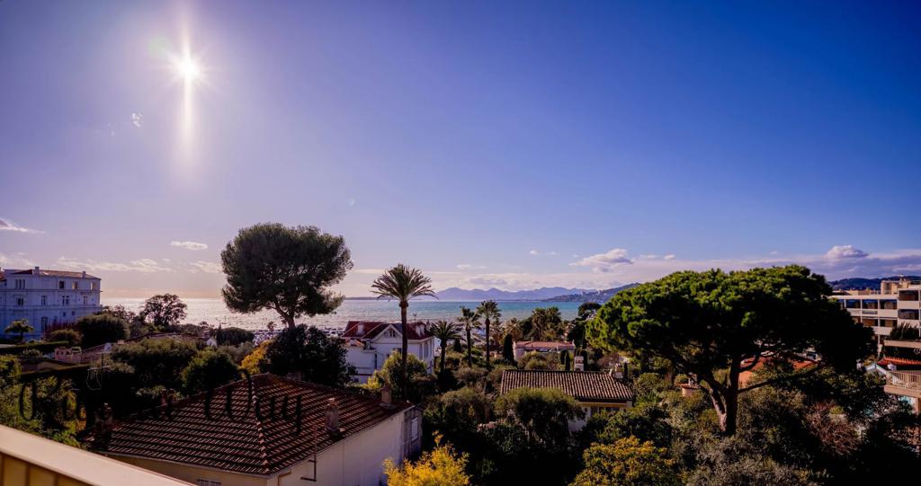 3 room apartment in Cap d'Antibes, photo #2, listing #95107026