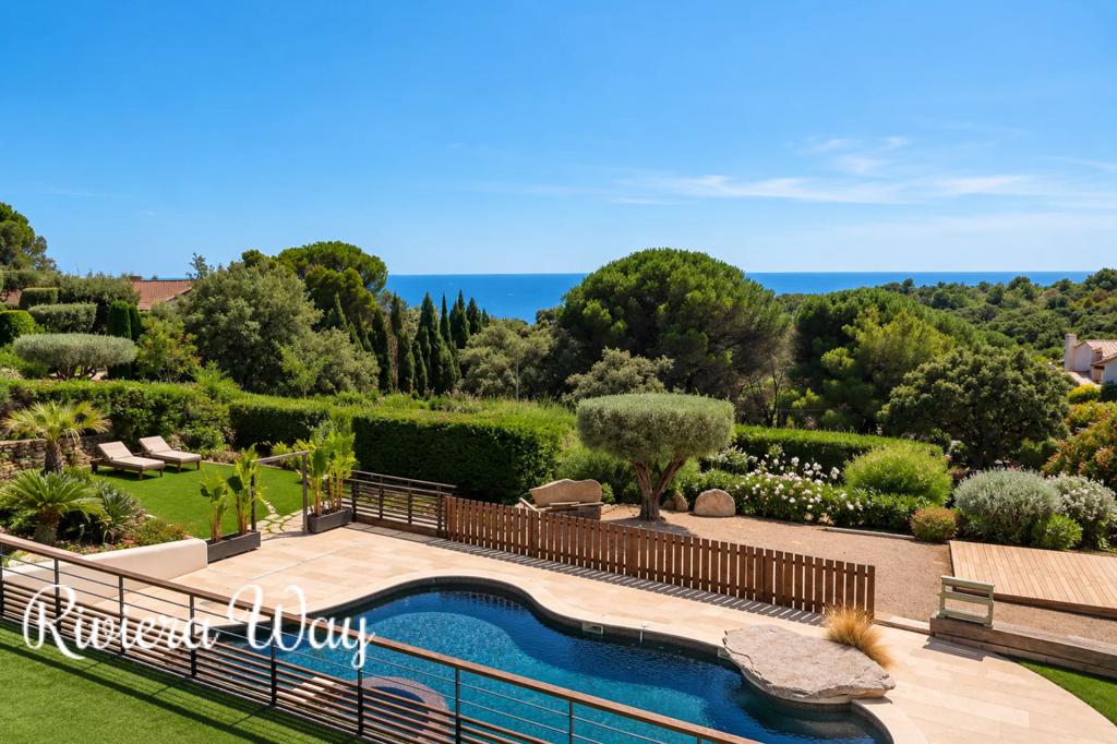 8 room villa in La Croix-Valmer, photo #2, listing #107086896