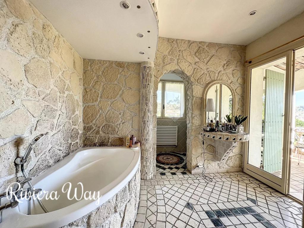 5 room villa in Vallauris, photo #1, listing #101217018