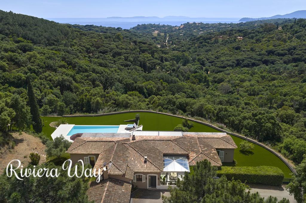 9 room villa in La Croix-Valmer, photo #2, listing #103323528