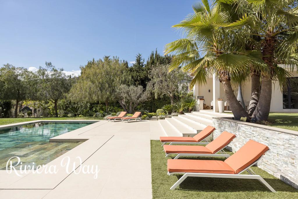 9 room villa in Saint-Paul-de-Vence, photo #4, listing #106093386
