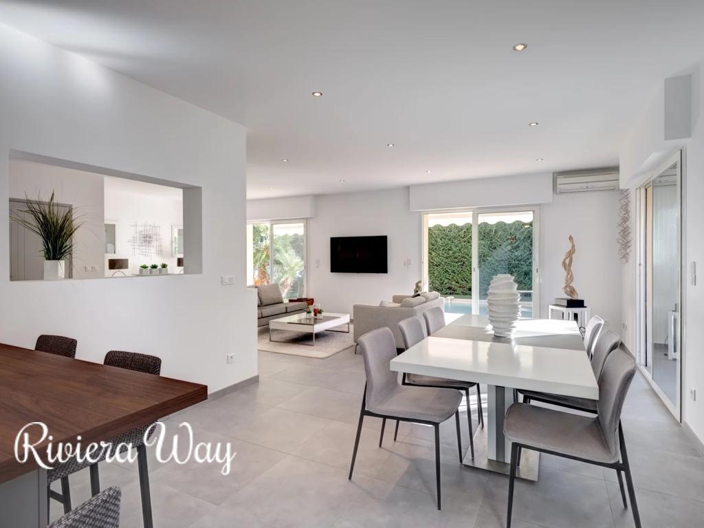 5 room villa in Cap d'Antibes, photo #10, listing #105552132
