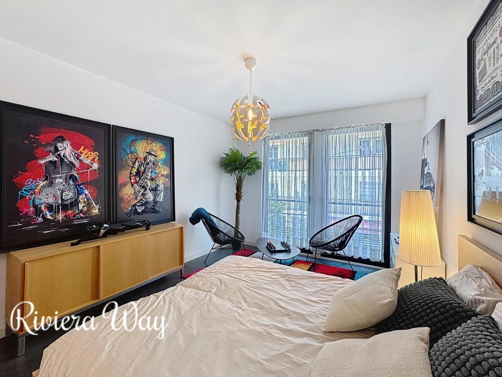 6 room apartment in Antibes, photo #7, listing #102863544