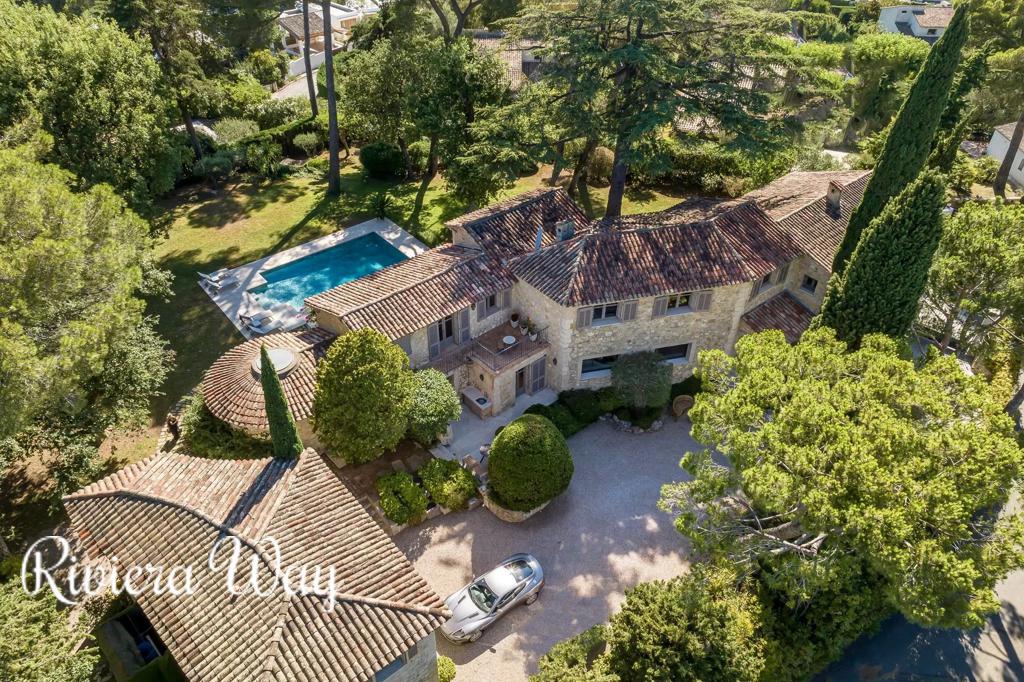 8 room villa in Mougins, photo #1, listing #101272332