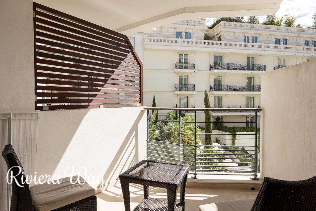 3 room apartment in Cannes, photo #3, listing #100636536