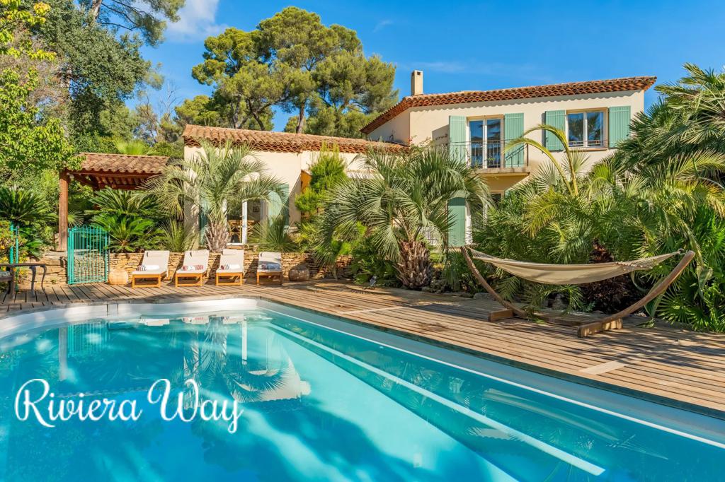8 room villa in La Londe-les-Maures, photo #1, listing #105707994