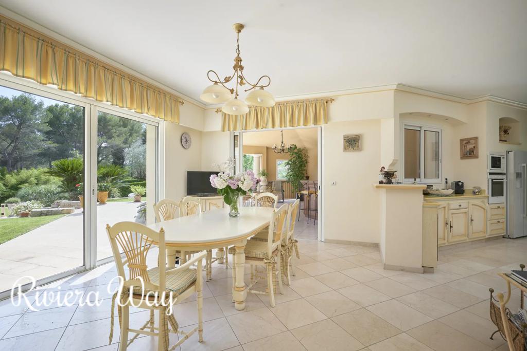 6 room villa in Mougins, photo #8, listing #95142138