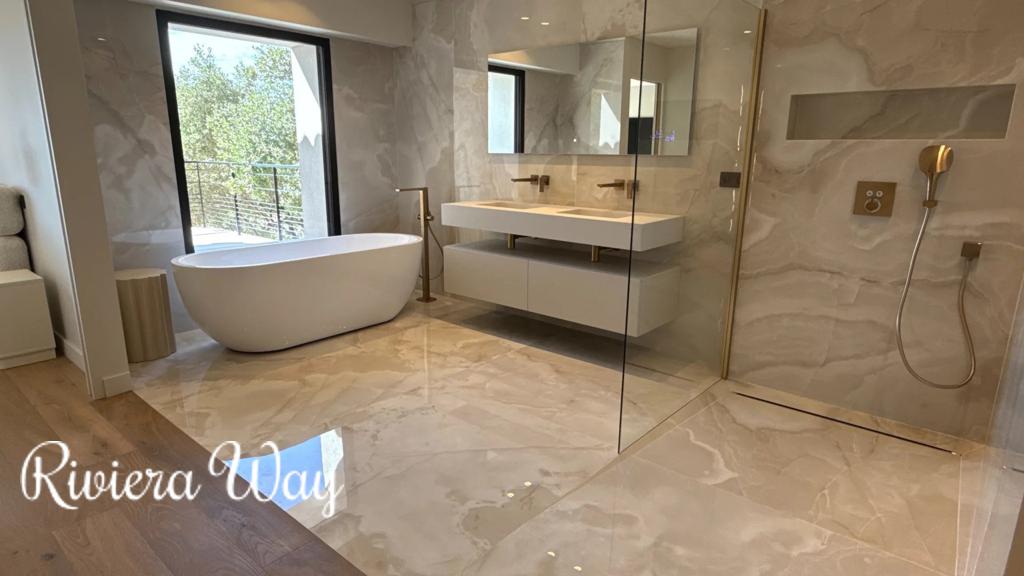9 room villa in Saint-Paul-de-Vence, photo #1, listing #103085514