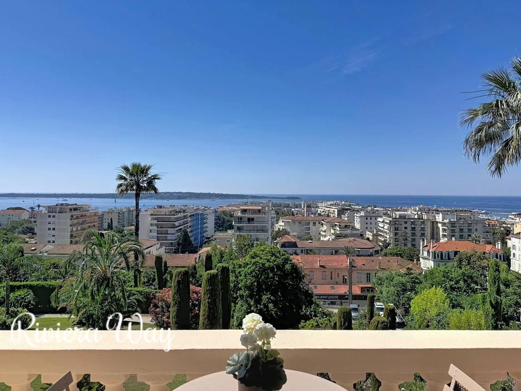 4 room apartment in Cannes, photo #2, listing #106678656