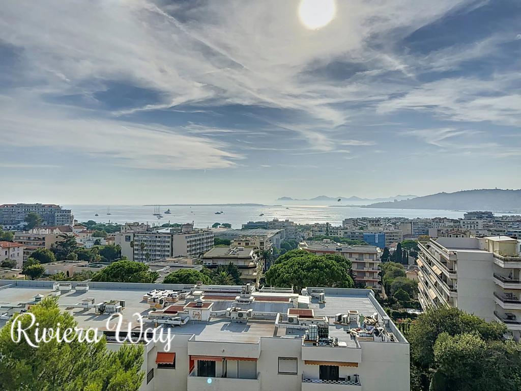 4 room apartment in Antibes, photo #7, listing #101638320