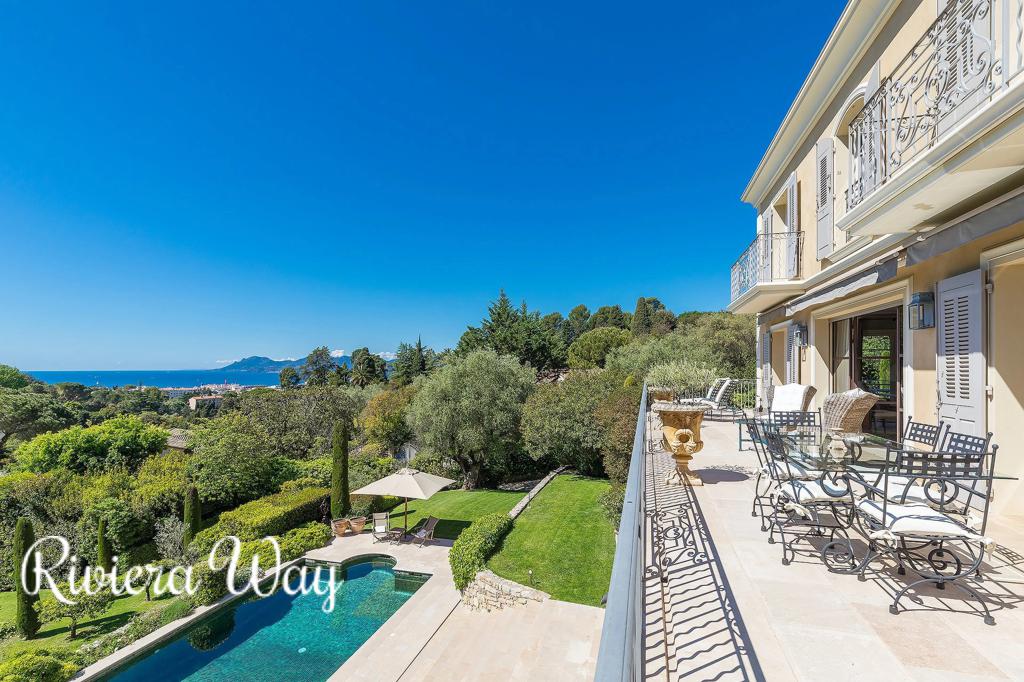11 room villa in Cannes, photo #1, listing #107323776