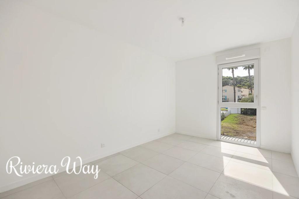 3 room apartment in Antibes, photo #9, listing #106016400