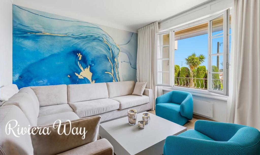 2 room apartment in Cannes, photo #2, listing #106461138