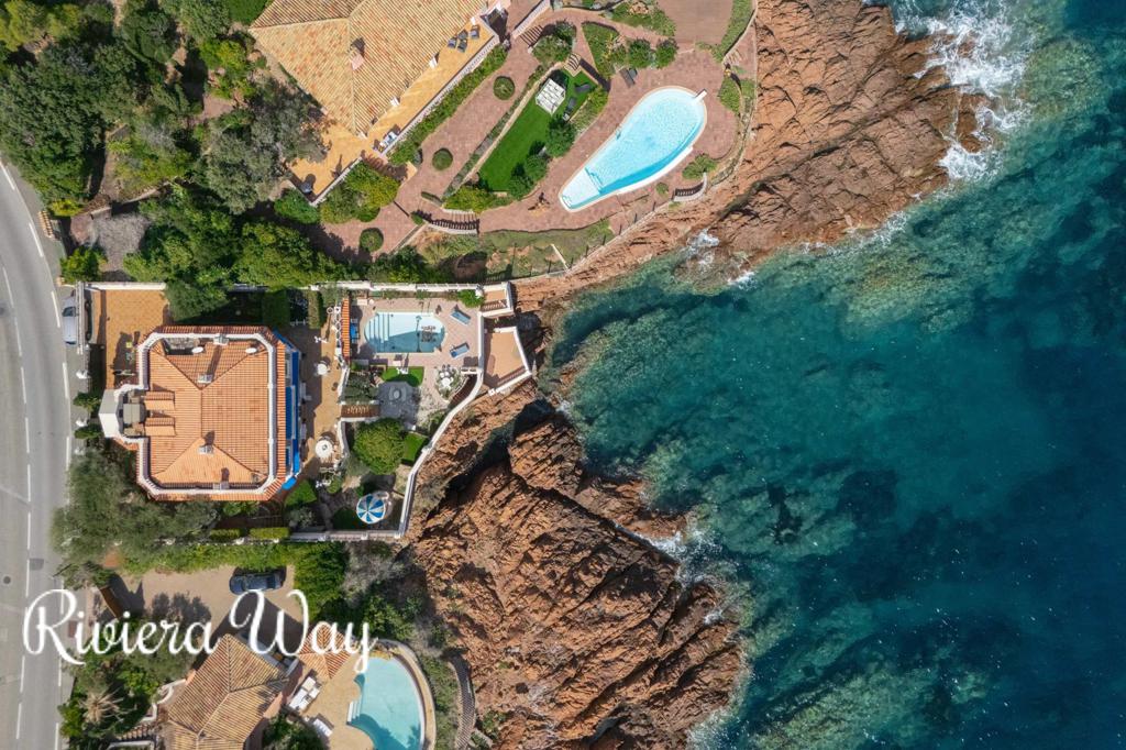 9 room villa in Saint-Raphaël, photo #4, listing #104501460