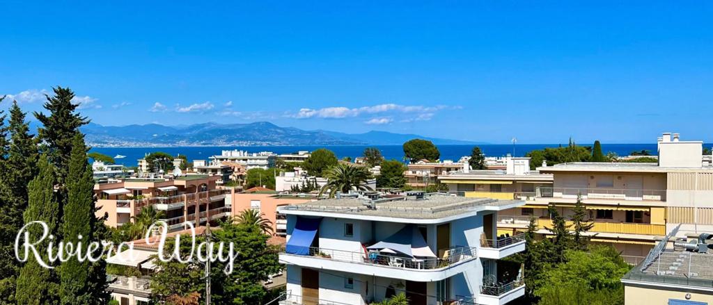 4 room apartment in Juan-les-Pins, photo #3, listing #103435374