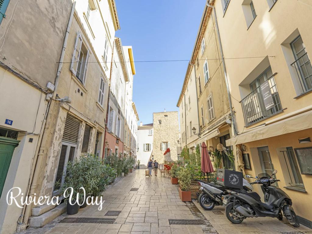 5 room apartment in Saint-Tropez, 68 m², photo #3, listing #104116026