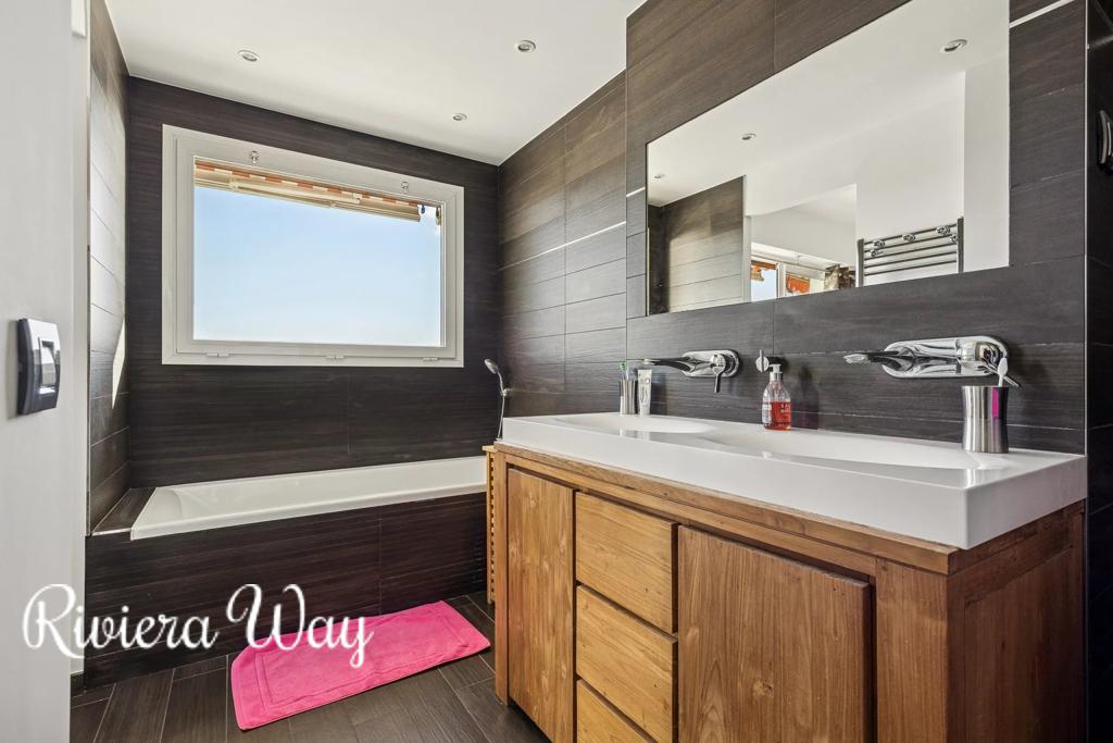 4 room apartment in Antibes, photo #9, listing #105160146
