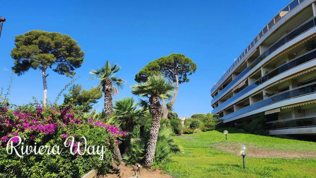 3 room apartment in Antibes, photo #1, listing #103956888