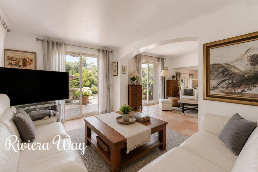 6 room villa in Sainte-Maxime, photo #7, listing #106361178