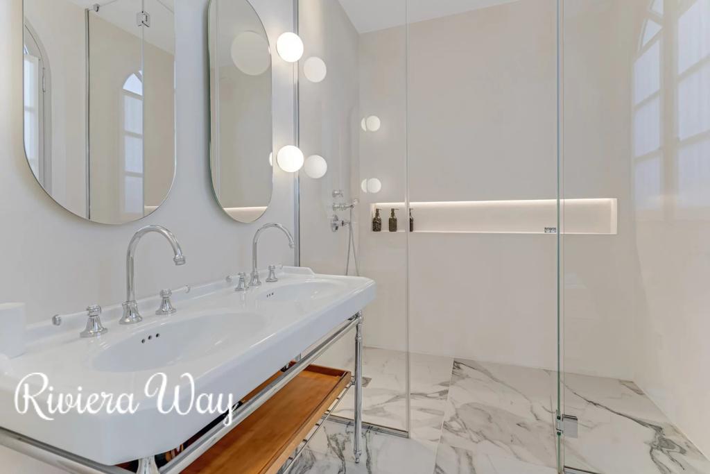 8 room villa in Saint-Tropez, photo #10, listing #105622146