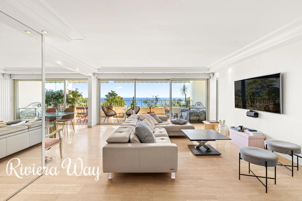 4 room apartment in Cannes, photo #7, listing #106594278