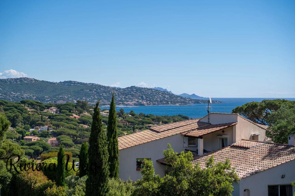 5 room villa in Sainte-Maxime, photo #2, listing #106329006