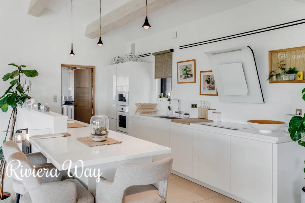 6 room villa in Grimaud, photo #1, listing #104480418