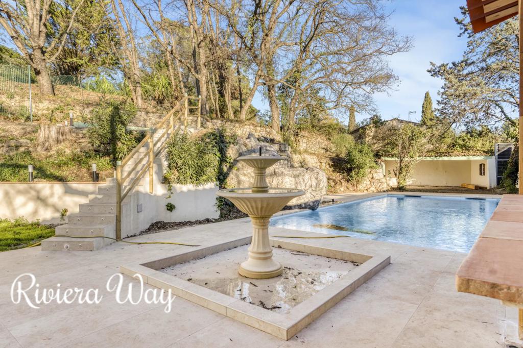 8 room villa in Mougins, photo #3, listing #101760666