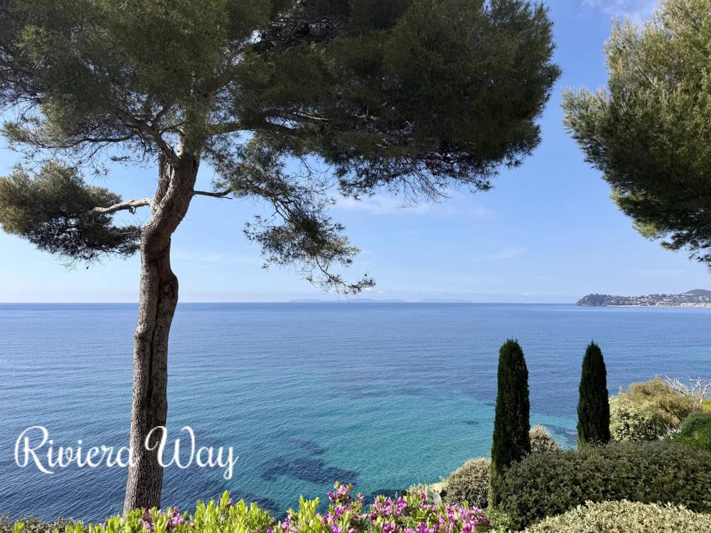 10 room villa in La Croix-Valmer, photo #1, listing #106752114