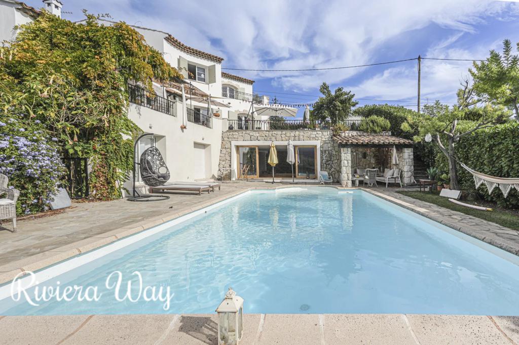 5 room villa in La Gaude, photo #2, listing #104471472