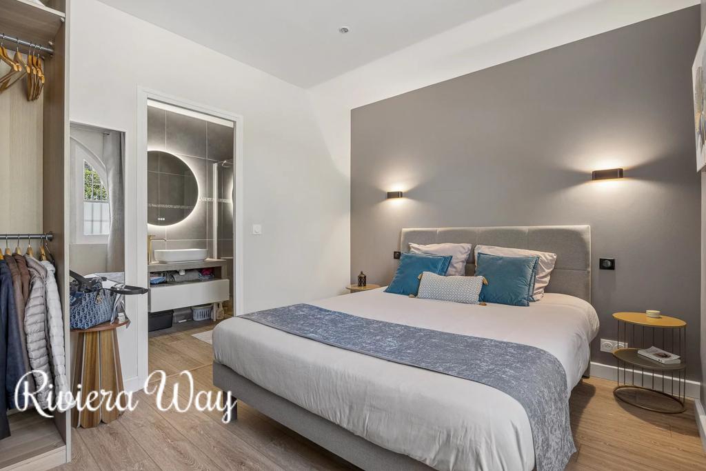 4 room apartment in Antibes, photo #3, listing #106332282