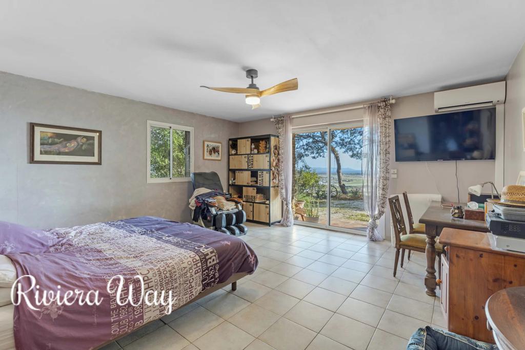 6 room villa in Hyères, photo #8, listing #105532182