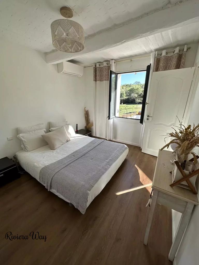 4 room villa in Cannes, photo #9, listing #102922512