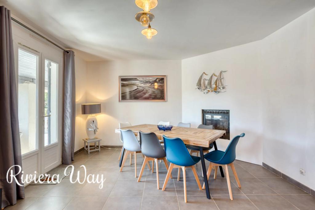 7 room villa in La Croix-Valmer, photo #5, listing #106371258
