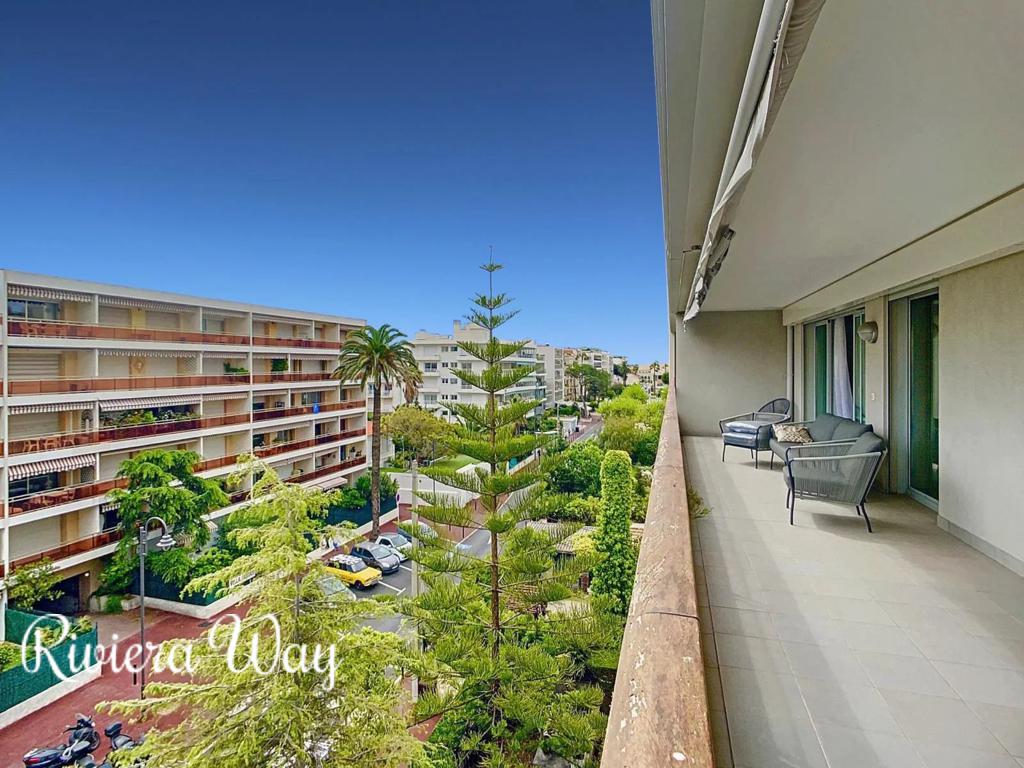 3 room apartment in Cannes, photo #1, listing #105801066