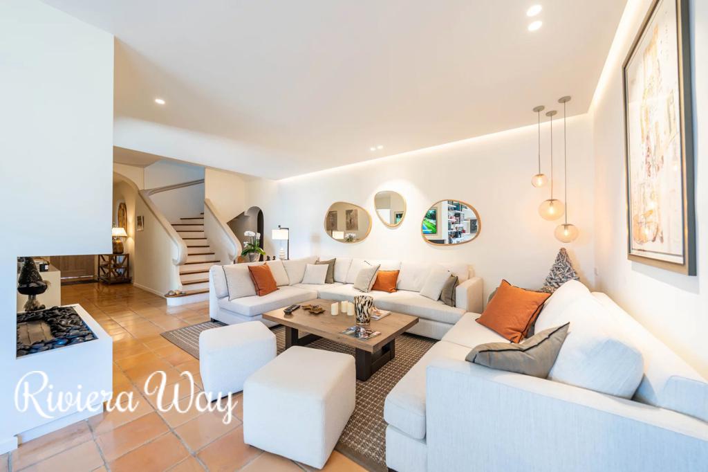 5 room villa in Le Cannet, photo #3, listing #104244588