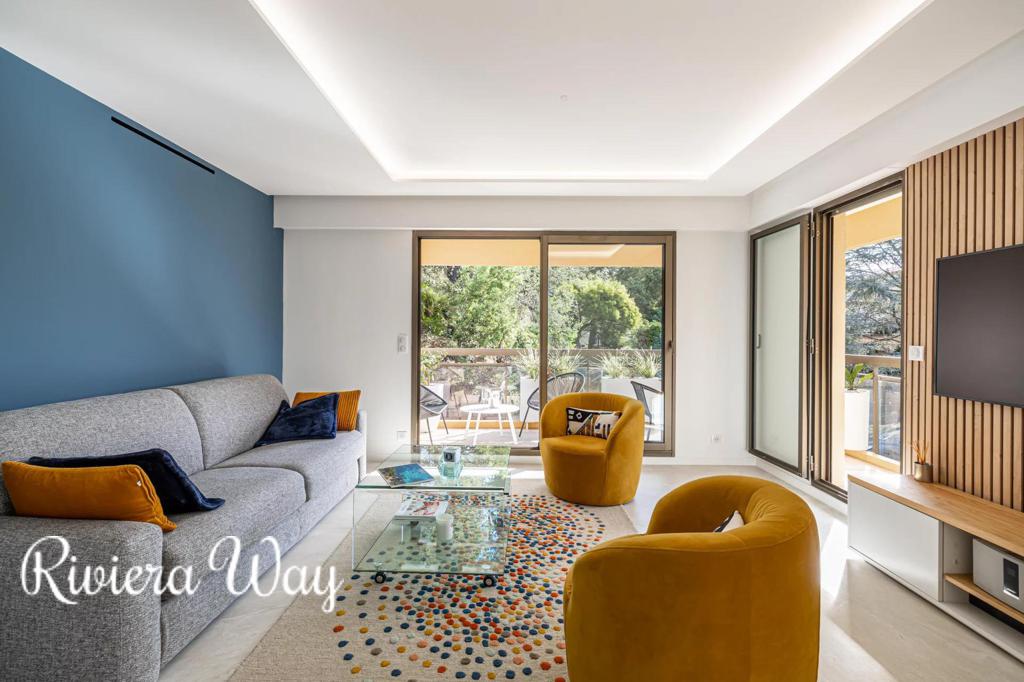 2 room apartment in Cannes, photo #9, listing #94547208